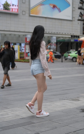 迷你热裤女友