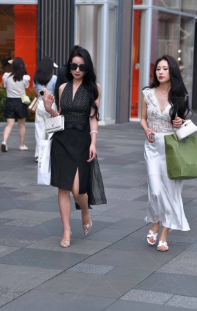 逛街美女组合