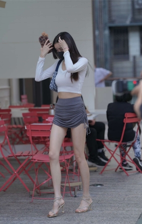 青春的气息长腿美女