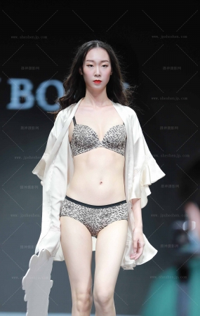 某商场MY BODY内衣秀-8位模特演绎 8P