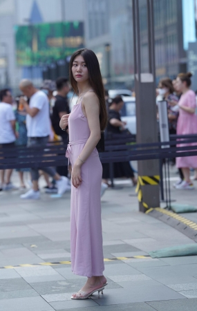 长裙美眉