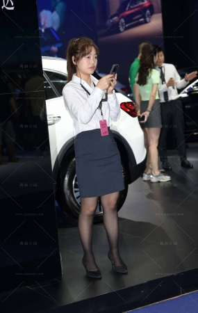 马尾辫，嘿丝白衬衫美眉