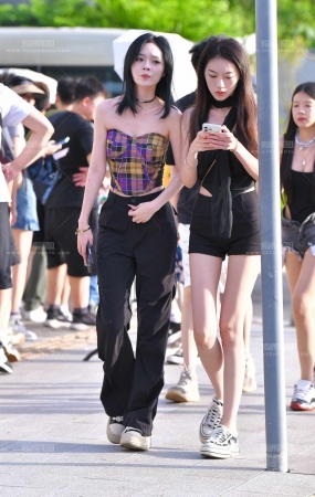 俩美女小姐姐 24-07-13-643