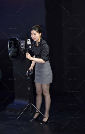卖大奔的气质黑色丝美女主播