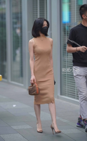 街拍长裙高跟美女