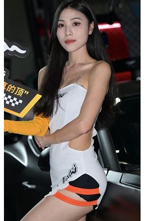 白色包臀车模美女(56P)