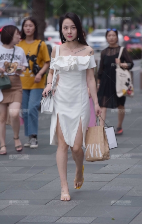 雪白的小姐姐