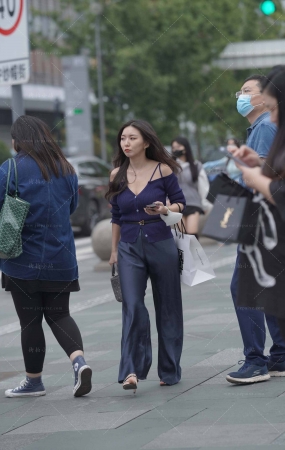 宽松的长裤，美女姐姐