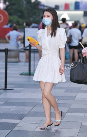 白短裙黑凉拖 21-08-03-127P