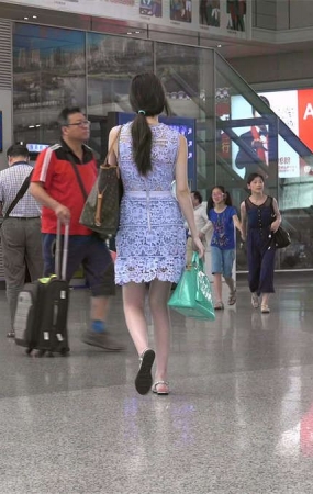 遇上精品女孩，你还会在乎这是双站足