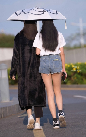 21413-12+58热裤大白腿女孩 5P