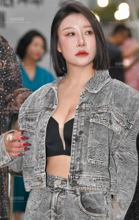 黑色文胸牛仔套装 2024-10-26-54