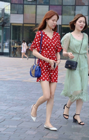 斑点群妹子