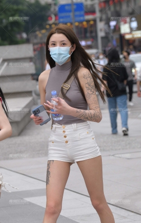 紧致白热裤大长腿