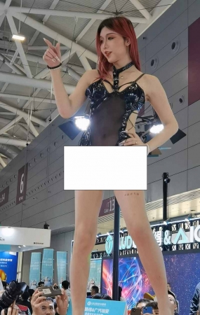 车顶上的模特 【视频】