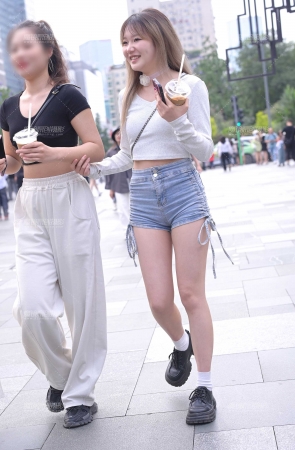 热裤女孩