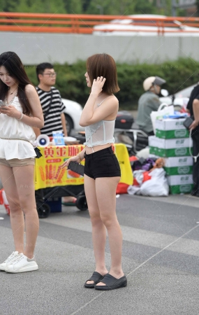 清凉热裤三姐妹