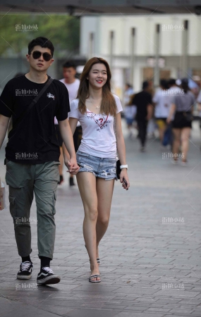 甜美小姐姐