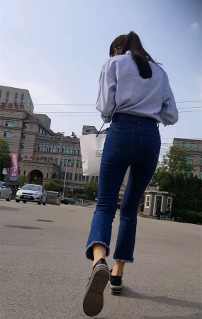 极品紧身蓝牛马尾辫天生丽质美女