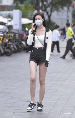 白吊带黑热裤 22-05-26-83