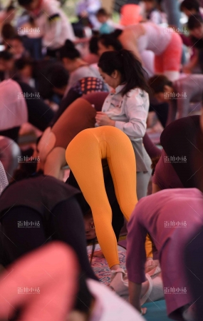 黄色瑜伽裤