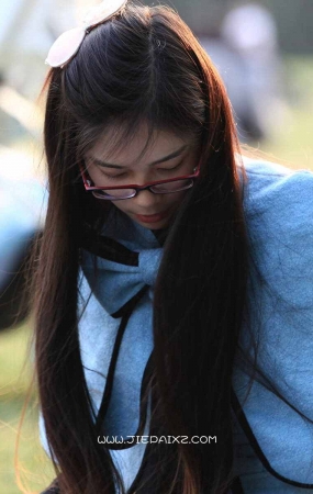 秀气的丝袜妹子