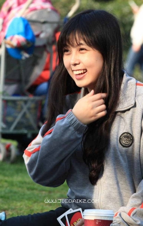 清纯得像学生的妹子