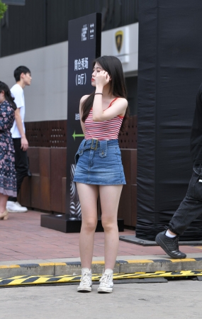 牛仔裙小妹 22-04-24