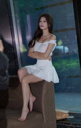 白裙妹纸
