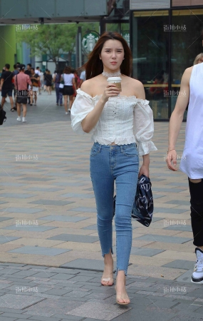 街拍气质蓝牛美女