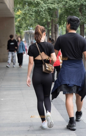 黑色紧身裤的性感