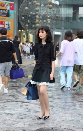 街拍丝袜少女