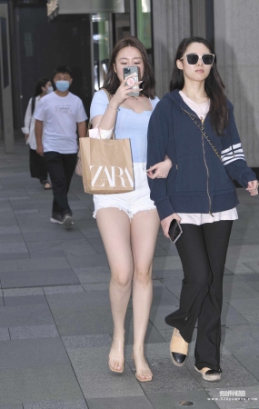 白热裤美女 22-06-10-126