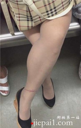 地铁拍摄v领美少f