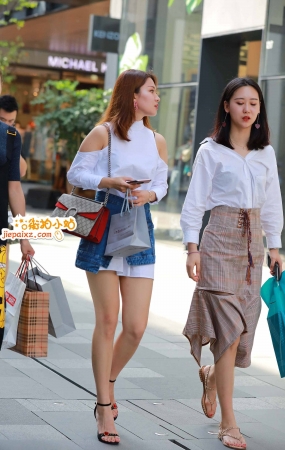 街拍时尚靓女姐妹