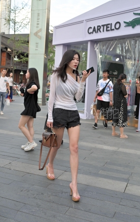 摄霸透视装热裤高跟美腿-9P