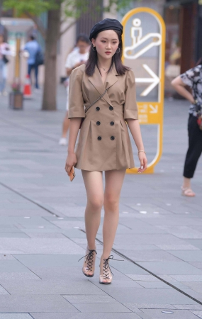 黑色帽子街拍美女