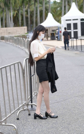 黑色短裙丝腿时尚女神