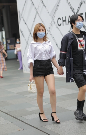 热裤女孩