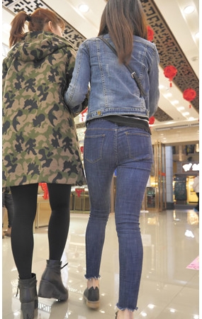 牛仔套装小妹