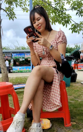 极品格子开叉裙人妻大长腿
