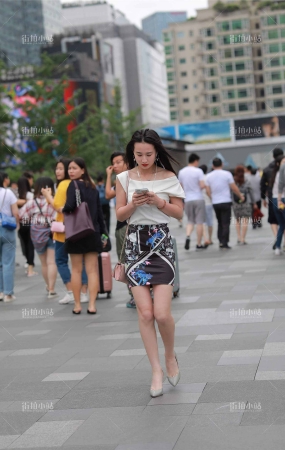 短裙、美腿、高跟