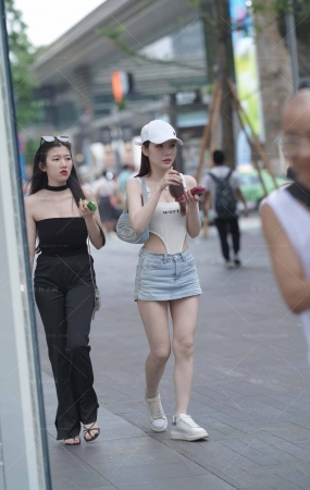 内高叉配热裤小姐姐