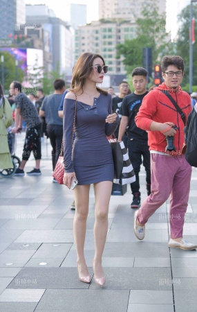 极品身材包臀短裙美女