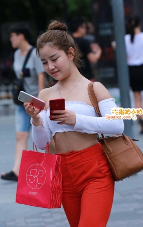 红裤性感辣妹