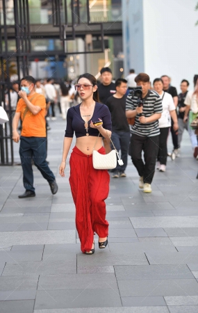 露腰~韵味性感美女