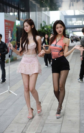 两位美少女选手~