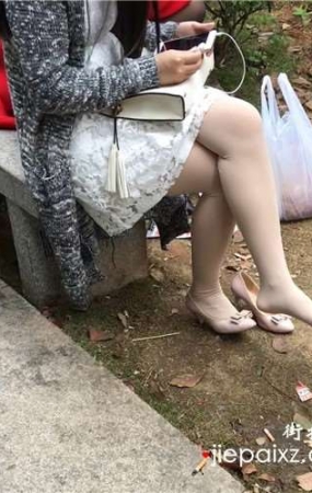 街拍丝足高跟连衣裙性感美少妇