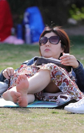 精品玉足气质美女