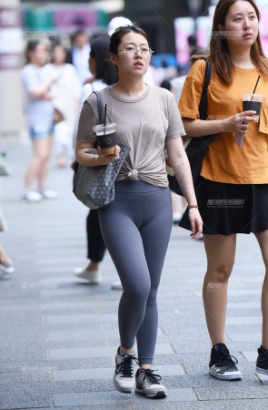灰色